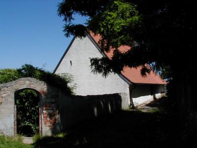 Burg_Michaelskapelle_Riegel_2000 (1)