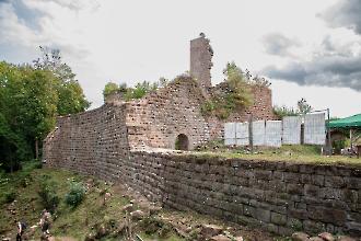 Burg Guirbaden Westansicht auf Citadelle