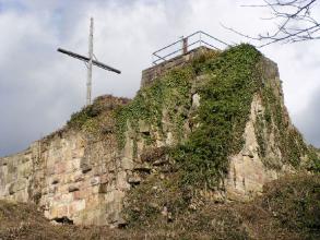 Kuernburg_Bergfried_und_Schildmauer