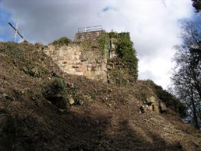 Kuernburg_Schildmauer_vor_Bergfried